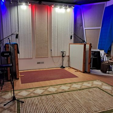 Recording booth with acoustic panels